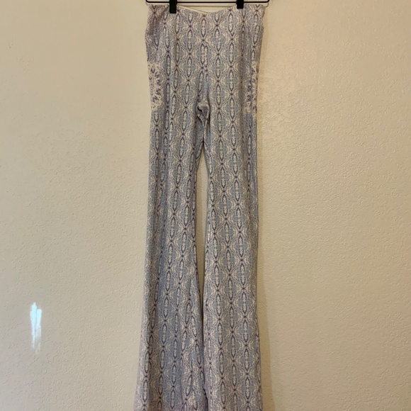 Wolven Brand Flare Leggings | Aquarius | Size M - Picture 5 of 11